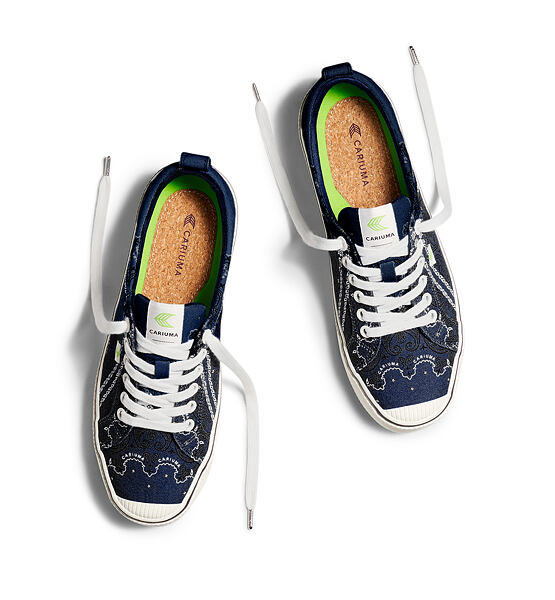 Pánské volnočasové boty Cariuma OCA Low Navy Bandana Canvas Sneaker