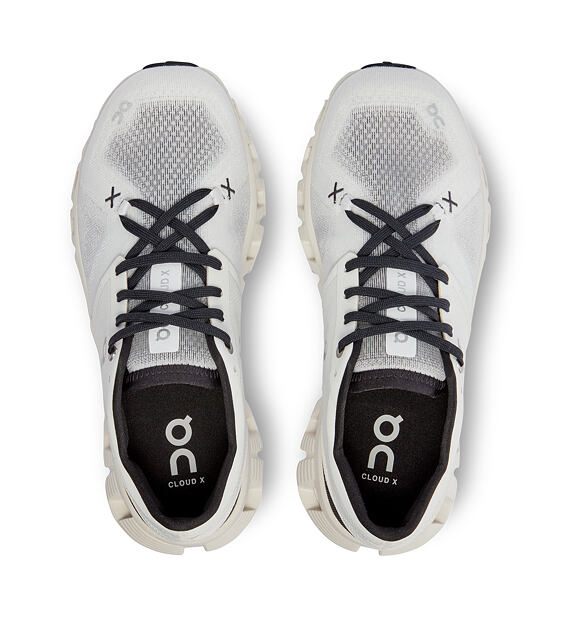 Dámské běžecké boty On Cloud X 3