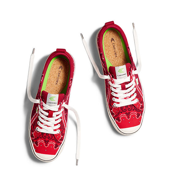 Pánské volnočasové boty Cariuma OCA Low Red Bandana Canvas Sneaker